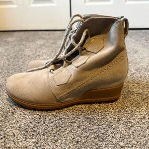 Sorel Evie Tan Ankle Boots for Women